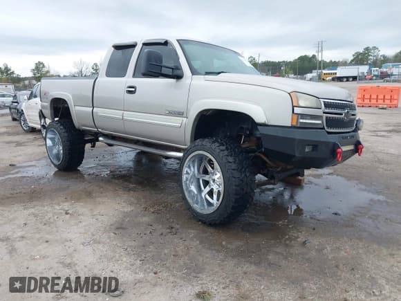 ✅ 2006 Chevrolet Silverado 2500HD LT2 • VIN: 1GCHK29U56E120712 • Lot: 41945423. Wystawiony na IAAI z przebiegiem 277 045 mil. Bezpłatny archiwum sprzedaży aukcyjnych z USA i szczegółowy raport historii pojazdu na DreamBid. Zdjęcie 1.