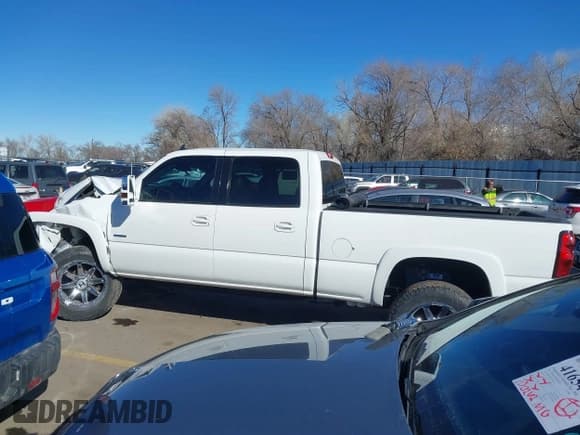 ✅ 2006 Chevrolet Silverado 2500HD LT1 • VIN: 1GCHK23D36F197355 • Lot: 41667090. Listed on IAAI with Not provided. Free auction sales archive from the USA and detailed vehicle history report at DreamBid. Image 14.