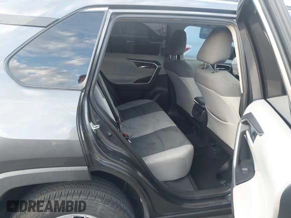 ✅ 2019 Toyota RAV4 XLE • VIN: 2T3W1RFV5KW043150 • Lot: 43704020. Listed on IAAI with 65,218 mi. Free auction sales archive from the USA and detailed vehicle history report at DreamBid. Image 8.