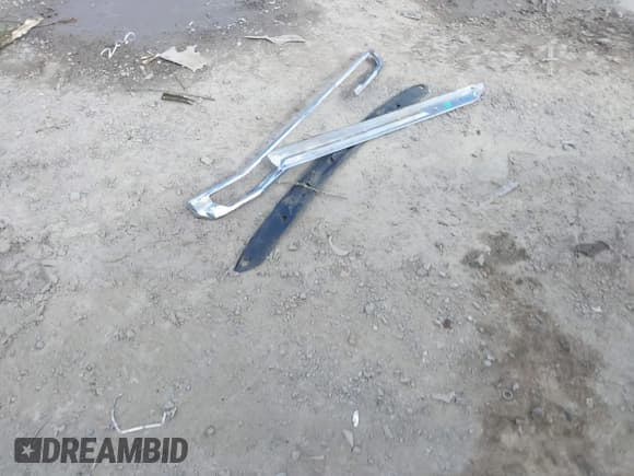 ✅ 2020 GMC Acadia SLE • VIN: 1GKKNKLA6LZ175223 • Lot: 42189233. Listed on IAAI with 51,268 mi. Free auction sales archive from the USA and detailed vehicle history report at DreamBid. Image 12.