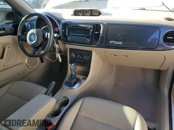 ✅ 2013 Volkswagen Beetle 2.0T R-Line • VIN: 3VW7S7AT4DM827347 • Lot: 78689314. Wystawiony na Copart z przebiegiem 137 114 mil. Bezpłatny archiwum sprzedaży aukcyjnych z USA i szczegółowy raport historii pojazdu na DreamBid. Zdjęcie 8.