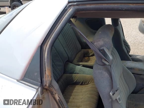 ✅ 1997 Pontiac Firebird Firebird • VIN: 2G2FS22K4V2215146 • Lot: 43234759. Wystawiony na IAAI z przebiegiem Nie podano. Bezpłatny archiwum sprzedaży aukcyjnych z USA i szczegółowy raport historii pojazdu na DreamBid. Zdjęcie 8.