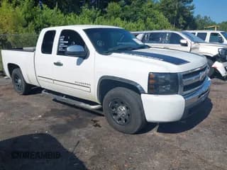 ✅ 2011 Chevrolet Silverado 1500 LS • VIN: 1GCRCREAXBZ149602 • Lot: 42518109. Listed on IAAI with 236,440 mi. Free auction sales archive from the USA and detailed vehicle history report at DreamBid. Image 1.