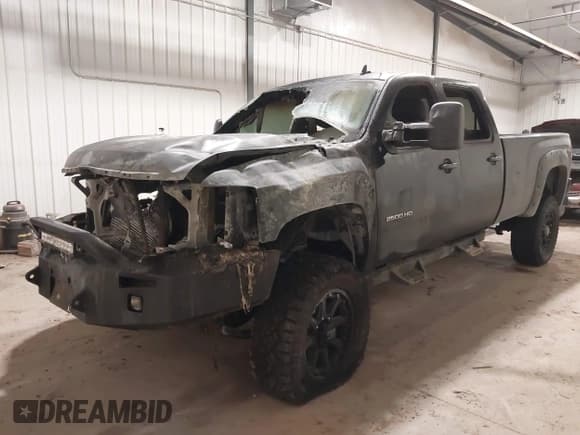 ✅ 2011 Chevrolet Silverado 2500HD LTZ • VIN: 1GC1KYC85BF157375 • Лот: 41343324. Опубликован ранее на IAAI с пробегом Не указан. Бесплатный доступ к архиву аукционных продаж из США и подробный отчёт об истории автомобиля на DreamBid. Изображение 2.