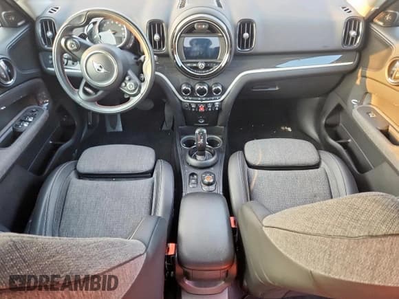 ✅ 2020 MINI Countryman Cooper S • VIN: WMZYW7C04L3L63328 • Lot: 70428225. Listed on Copart with 39,345 mi. Free auction sales archive from the USA and detailed vehicle history report at DreamBid. Image 8.