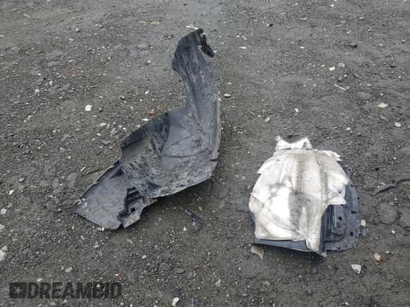 ✅ 2019 Ford Escape SE • VIN: 1FMCU9GDXKUA48739 • Lot: 67376565. Wystawiony na Copart z przebiegiem 58 059 mil. Bezpłatny archiwum sprzedaży aukcyjnych z USA i szczegółowy raport historii pojazdu na DreamBid. Zdjęcie 13.