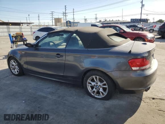 ✅ 2008 BMW 1 Series 128i • VIN: WBAUN13518VH79536 • Lot: 49862135. Wystawiony na Copart z przebiegiem 66 284 mil. Bezpłatny archiwum sprzedaży aukcyjnych z USA i szczegółowy raport historii pojazdu na DreamBid. Zdjęcie 2.