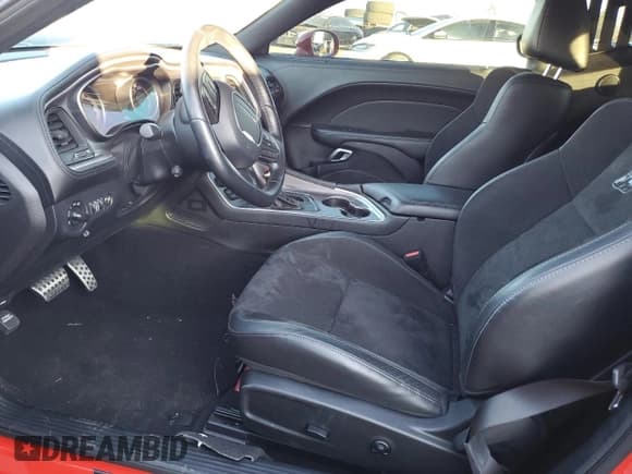 ✅ 2020 Dodge Challenger R/T Scat Pack • VIN: 2C3CDZFJ0LH147672 • Lot: 82162783. Wystawiony na Copart z przebiegiem 18 372 mil. Bezpłatny archiwum sprzedaży aukcyjnych z USA i szczegółowy raport historii pojazdu na DreamBid. Zdjęcie 7.