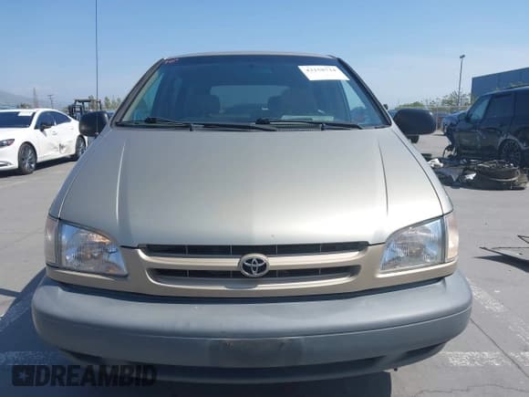 ✅ 2000 Toyota Sienna CE • VIN: 4T3GF19C4YU223522 • Lot: 42158714. Wystawiony na IAAI z przebiegiem 244 684 mil. Bezpłatny archiwum sprzedaży aukcyjnych z USA i szczegółowy raport historii pojazdu na DreamBid. Zdjęcie 12.