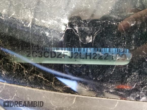 ✅ 2017 Dodge Challenger T/A 392 • VIN: 2C3CDZFJ0HH588340 • Lot: 77610033. Wystawiony na Copart z przebiegiem 25 769 mil. Bezpłatny archiwum sprzedaży aukcyjnych z USA i szczegółowy raport historii pojazdu na DreamBid. Zdjęcie 12.