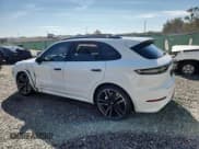 ✅ 2022 Porsche Cayenne Turbo • VIN: WP1AF2AY6NDA44506 • Lot: 89434565. Wystawiony na Copart z przebiegiem 22 877 mil. Bezpłatny archiwum sprzedaży aukcyjnych z USA i szczegółowy raport historii pojazdu na DreamBid. Zdjęcie 2.