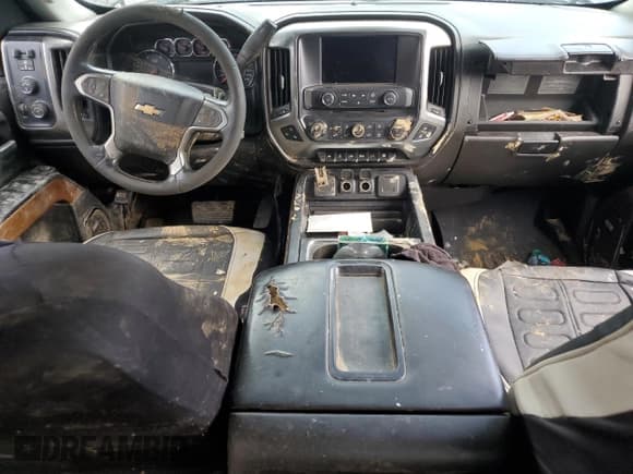 ✅ 2015 Chevrolet Silverado 2500HD LTZ • VIN: 1GC1KWE8XFF108423 • Lot: 62921895. Wystawiony na Copart z przebiegiem 270 548 mil. Bezpłatny archiwum sprzedaży aukcyjnych z USA i szczegółowy raport historii pojazdu na DreamBid. Zdjęcie 8.