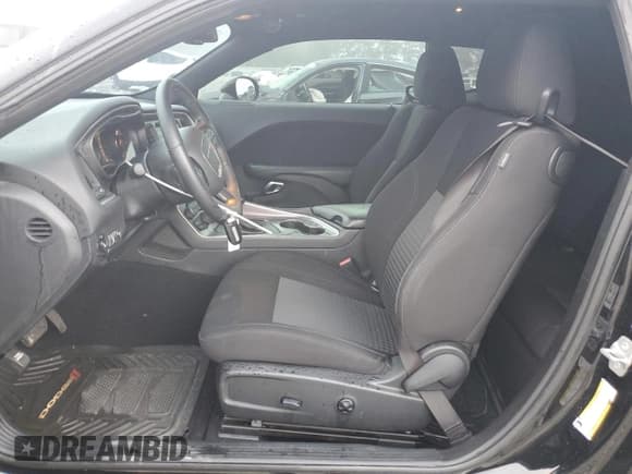 ✅ 2020 Dodge Challenger SXT • VIN: 2C3CDZAG0LH151233 • Lot: 81384355. Wystawiony na Copart z przebiegiem 84 763 mil. Bezpłatny archiwum sprzedaży aukcyjnych z USA i szczegółowy raport historii pojazdu na DreamBid. Zdjęcie 7.