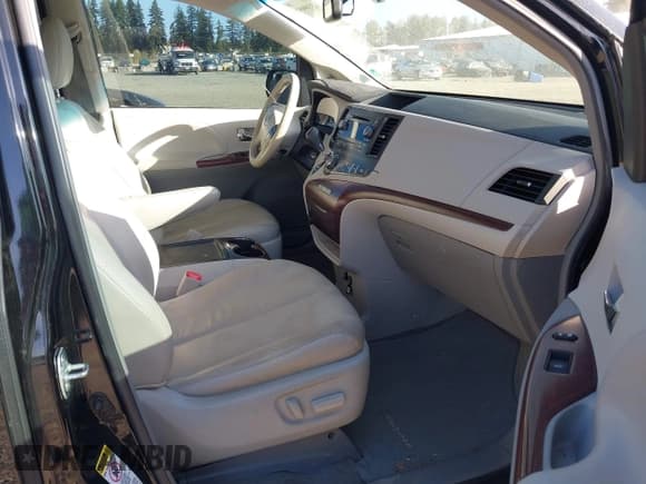 ✅ 2012 Toyota Sienna XLE AAS • VIN: 5TDYK3DC5CS243422 • Lot: 43399519. Listed on IAAI with 161,032 mi. Free auction sales archive from the USA and detailed vehicle history report at DreamBid. Image 5.