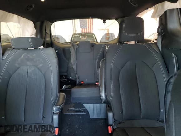 ✅ 2020 Chrysler Pacifica Touring • VIN: 2C4RC1FGXLR118690 • Лот: 68653005. Опубликован ранее на Copart с пробегом 84 737 миль. Бесплатный доступ к архиву аукционных продаж из США и подробный отчёт об истории автомобиля на DreamBid. Изображение 10.