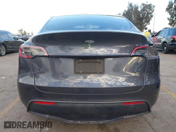 ✅ 2021 Tesla Model Y Long Range • VIN: 5YJYGAEE8MF192669 • Lot: 43698628. Listed on IAAI with 136,952 mi. Free auction sales archive from the USA and detailed vehicle history report at DreamBid. Image 17.