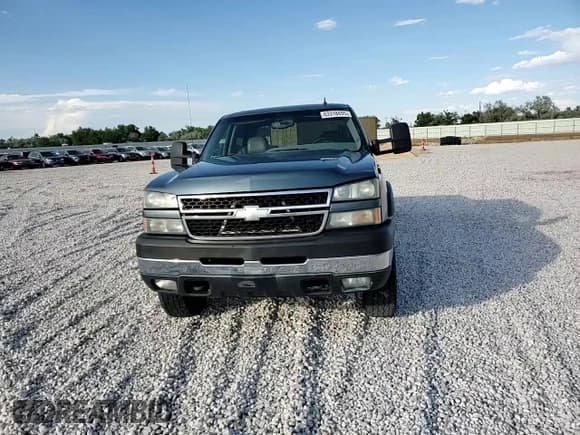 ✅ 2006 Chevrolet Silverado 2500HD LT3 • VIN: 1GCHK23U26F271526 • Лот: 63318455. Опубликован ранее на Copart с пробегом 202 510 миль. Бесплатный доступ к архиву аукционных продаж из США и подробный отчёт об истории автомобиля на DreamBid. Изображение 13.
