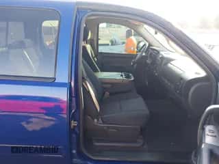 2013 Chevrolet Silverado 1500 LT z VIN 3GCPCSE06DG156927, wystawiony jako IAAI lot #43409330 z przebiegiem 123 950 mil mil oraz . Historia ofert i sprzedaży dostępna na DreamBid. Obrazek 5.