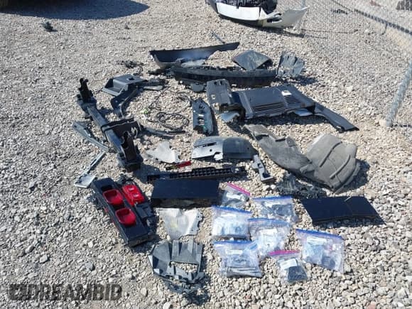 ✅ 2023 Land Rover Defender SE • VIN: SALEP7EU9P2222274 • Lot: 41804022. Listed on IAAI with 24,539 mi. Free auction sales archive from the USA and detailed vehicle history report at DreamBid. Image 12.