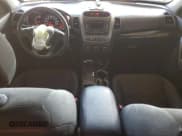 ✅ 2015 Kia Sorento LX • VIN: 5XYKTDA70FG650310 • Lot: 69418615. Wystawiony na Copart z przebiegiem 116 814 mil. Bezpłatny archiwum sprzedaży aukcyjnych z USA i szczegółowy raport historii pojazdu na DreamBid. Zdjęcie 8.