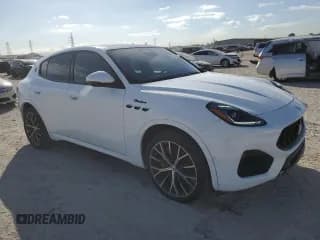 ✅ 2023 Maserati Grecale Modena • VIN: ZN682AVM3P7439675 • Лот: 78017974. Опубликован ранее на Copart с пробегом 7 574 миль. Бесплатный доступ к архиву аукционных продаж из США и подробный отчёт об истории автомобиля на DreamBid. Изображение 4.