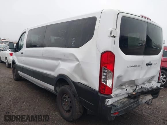 ✅ 2023 Ford Transit Passenger XLT • VIN: 1FBAX2YG1PKA91215 • Lot: 43217979. Wystawiony na IAAI z przebiegiem 74 046 mil. Bezpłatny archiwum sprzedaży aukcyjnych z USA i szczegółowy raport historii pojazdu na DreamBid. Zdjęcie 3.