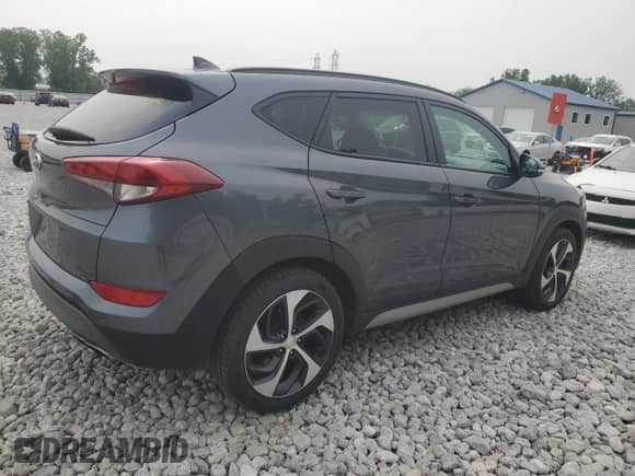 2018 Hyundai Tucson Value z VIN KM8J33A26JU784560, wystawiony jako Copart lot #61024255 z przebiegiem 111 219 mil mil oraz Czysty tytuł • Clean title. Historia ofert i sprzedaży dostępna na DreamBid. Obrazek 3.