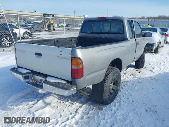 ✅ 1996 Toyota Tacoma • VIN: 4TAWM72NXTZ173679 • Lot: 41354969. Wystawiony na IAAI z przebiegiem 218 089 mil. Bezpłatny archiwum sprzedaży aukcyjnych z USA i szczegółowy raport historii pojazdu na DreamBid. Zdjęcie 4.