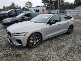 ✅ 2023 Volvo V60 • VIN: YV1H60EP8P1537253 • Лот: 77120444. Опубликован ранее на Copart с пробегом 26 451 миль. Бесплатный доступ к архиву аукционных продаж из США и подробный отчёт об истории автомобиля на DreamBid. Изображение 1.