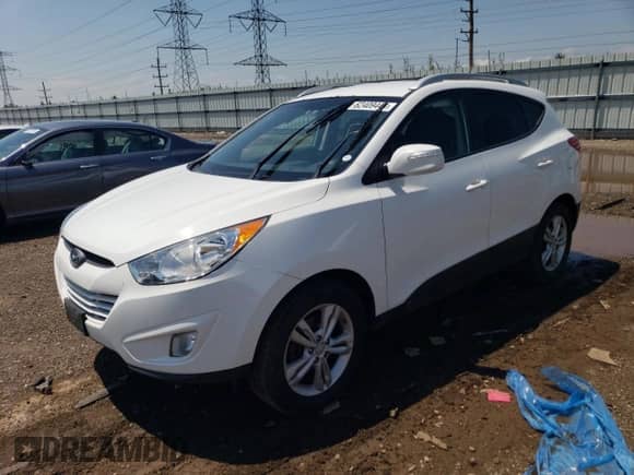 2013 Hyundai Tucson GLS z VIN KM8JU3AC3DU750666, wystawiony jako Copart lot #62409444 z przebiegiem 146 527 mil mil oraz Szkoda całkowita • Salvage title. Historia ofert i sprzedaży dostępna na DreamBid. Obrazek 1.