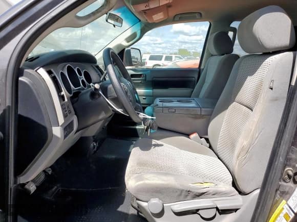 ✅ 2013 Toyota Tundra • VIN: 5TFRY5F1XDX143693 • Lot: 82269795. Wystawiony na Copart z przebiegiem 223 535 mil. Bezpłatny archiwum sprzedaży aukcyjnych z USA i szczegółowy raport historii pojazdu na DreamBid. Zdjęcie 7.