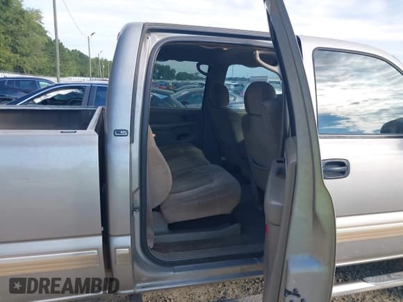 ✅ 2002 Chevrolet Silverado 2500HD LT • VIN: 1GCHK23U52F235890 • Lot: 43040627. Listed on IAAI with 361,130 mi. Free auction sales archive from the USA and detailed vehicle history report at DreamBid. Image 8.