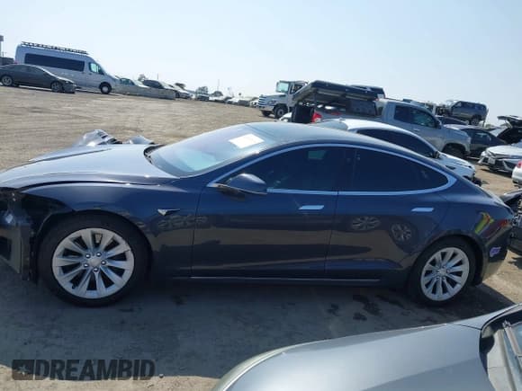 ✅ 2019 Tesla Model S 75D • VIN: 5YJSA1E25KF304371 • Lot: 42349856. Listed on IAAI with 64,788 mi. Free auction sales archive from the USA and detailed vehicle history report at DreamBid. Image 15.
