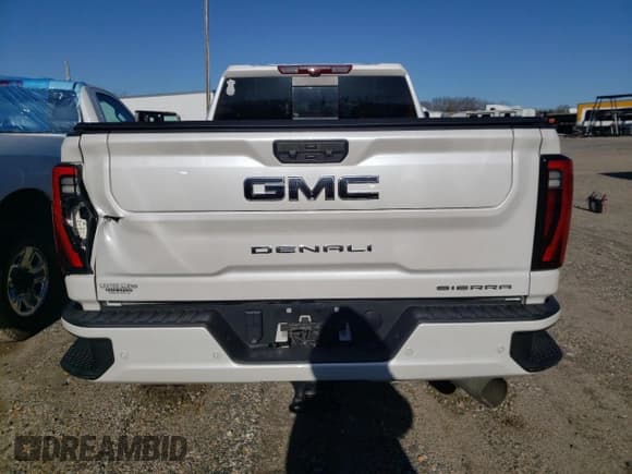 ✅ 2024 GMC Sierra 2500HD Denali Ultimate • VIN: 1GT49XEY8RF349576 • Lot: 49792095. Wystawiony na Copart z przebiegiem Nie podano. Bezpłatny archiwum sprzedaży aukcyjnych z USA i szczegółowy raport historii pojazdu na DreamBid. Zdjęcie 6.