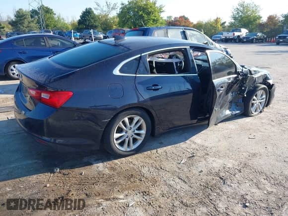 2017 Chevrolet Malibu LT z VIN 1G1ZE5ST9HF249072, wystawiony jako IAAI lot #43228449 z przebiegiem 127 642 mil mil oraz . Historia ofert i sprzedaży dostępna na DreamBid. Obrazek 4.