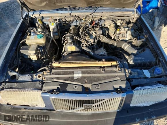 ✅ 1993 Volvo 900 GLS • VIN: YV1JS8833P3141210 • Lot: 82310995. Wystawiony na Copart z przebiegiem 169 873 mil. Bezpłatny archiwum sprzedaży aukcyjnych z USA i szczegółowy raport historii pojazdu na DreamBid. Zdjęcie 11.