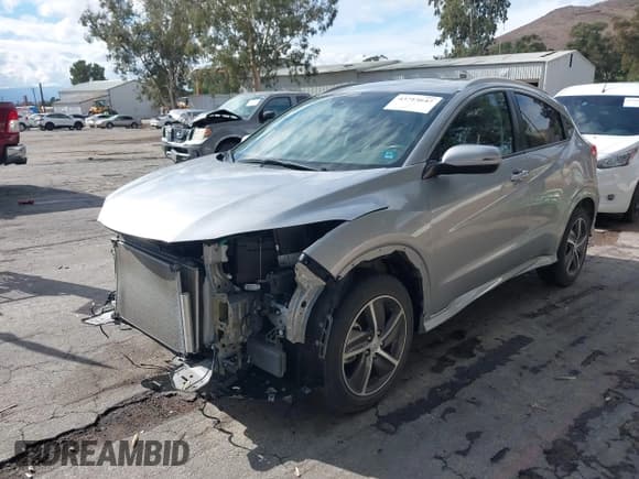 ✅ 2020 Honda HR-V Touring • VIN: 3CZRU6H9XLM729443 • Lot: 43715647. Wystawiony na IAAI z przebiegiem 33 386 mil. Bezpłatny archiwum sprzedaży aukcyjnych z USA i szczegółowy raport historii pojazdu na DreamBid. Zdjęcie 2.