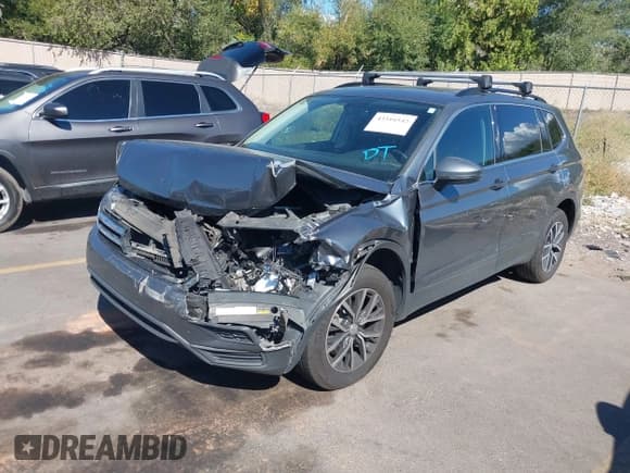 ✅ 2019 Volkswagen Tiguan SE • VIN: 3VV2B7AX5KM201062 • Lot: 43316542. Listed on IAAI with 87,758 mi. Free auction sales archive from the USA and detailed vehicle history report at DreamBid. Image 17.