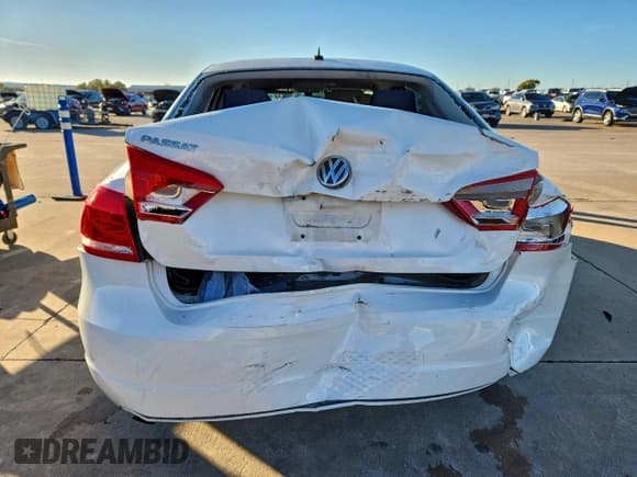 ✅ 2013 Volkswagen Passat S • VIN: 1VWAH7A39DC050041 • Лот: 93972095. Опубликован ранее на Copart с пробегом 365 455 миль. Бесплатный доступ к архиву аукционных продаж из США и подробный отчёт об истории автомобиля на DreamBid. Изображение 6.