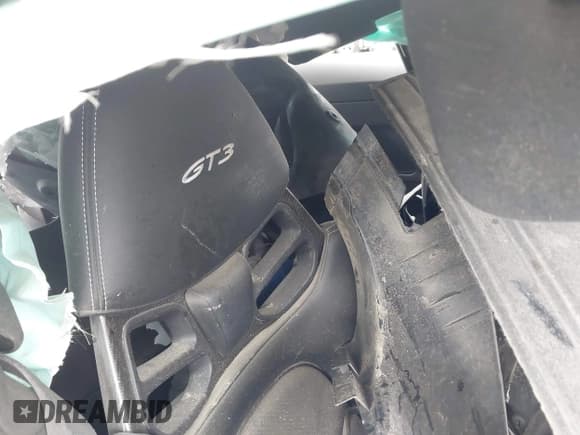 ✅ 2022 Porsche 911 GT3 • VIN: WP0AC2A95NS268851 • Lot: 42289250. Listed on IAAI with 9,940 mi. Free auction sales archive from the USA and detailed vehicle history report at DreamBid. Image 8.