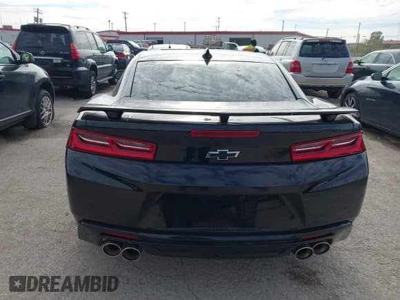 ✅ 2018 Chevrolet Camaro 2SS • VIN: 1G1FH1R72J0191441 • Lot: 43821180. Wystawiony na IAAI z przebiegiem 85 853 mil. Bezpłatny archiwum sprzedaży aukcyjnych z USA i szczegółowy raport historii pojazdu na DreamBid. Zdjęcie 16.