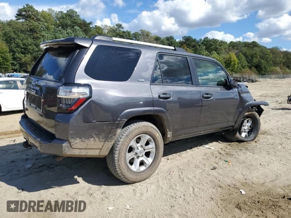 ✅ 2021 Toyota 4Runner SR5 • VIN: JTEMU5JR0M5886552 • Lot: 82254915. Listed on Copart with 85,138 mi. Free auction sales archive from the USA and detailed vehicle history report at DreamBid. Image 3.