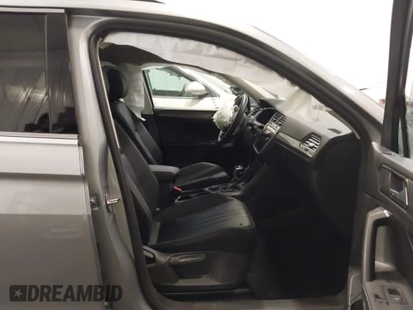 ✅ 2022 Volkswagen Tiguan SE • VIN: 3VV2B7AXXNM059957 • Lot: 42092196. Wystawiony na IAAI z przebiegiem 37 294 mil. Bezpłatny archiwum sprzedaży aukcyjnych z USA i szczegółowy raport historii pojazdu na DreamBid. Zdjęcie 5.