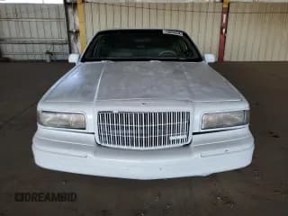 ✅ 1995 Lincoln Town Car Signature • VIN: 1LNLM82WXSY603054 • Lot: 75659534. Listed on Copart with 201,360 mi. Free auction sales archive from the USA and detailed vehicle history report at DreamBid. Image 5.
