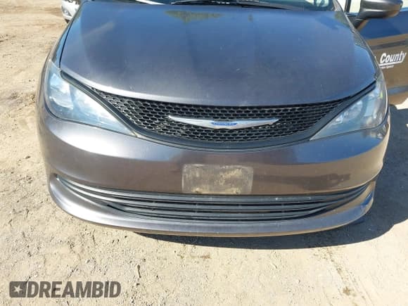 ✅ 2020 Chrysler Voyager L • VIN: 2C4RC1AG3LR210134 • Lot: 43590463. Listed on IAAI with 41,312 mi. Free auction sales archive from the USA and detailed vehicle history report at DreamBid. Image 6.