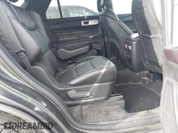 ✅ 2020 Ford Explorer ST • VIN: 1FM5K8GC4LGA06499 • Lot: 43795463. Wystawiony na IAAI z przebiegiem 117 118 mil. Bezpłatny archiwum sprzedaży aukcyjnych z USA i szczegółowy raport historii pojazdu na DreamBid. Zdjęcie 8.