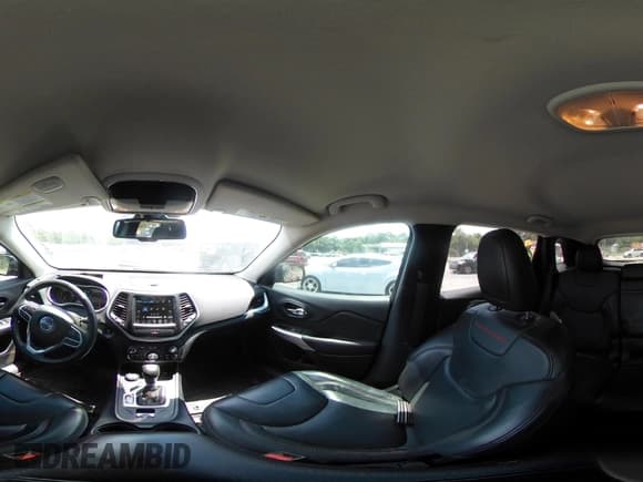 ✅ 2017 Jeep Cherokee Trailhawk L Plus • VIN: 1C4PJMBS4HD217640 • Lot: 42546332. Wystawiony na IAAI z przebiegiem 58 141 mil. Bezpłatny archiwum sprzedaży aukcyjnych z USA i szczegółowy raport historii pojazdu na DreamBid. Zdjęcie 18.