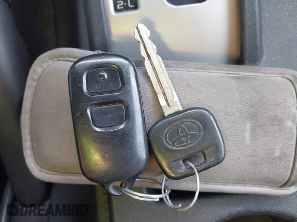 ✅ 2007 Toyota FJ Cruiser • VIN: JTEBU11F570077751 • Lot: 41754323. Wystawiony na IAAI z przebiegiem 284 137 mil. Bezpłatny archiwum sprzedaży aukcyjnych z USA i szczegółowy raport historii pojazdu na DreamBid. Zdjęcie 11.