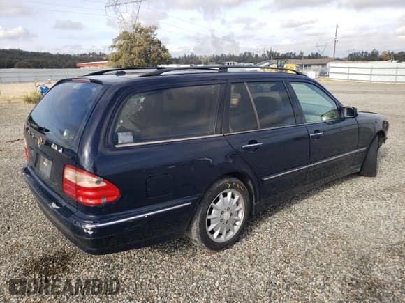 ✅ 2001 Mercedes-Benz E 320 • VIN: WDBJH65JX1B387291 • Лот: 79756824. Опубликован ранее на Copart с пробегом 261 205 миль. Бесплатный доступ к архиву аукционных продаж из США и подробный отчёт об истории автомобиля на DreamBid. Изображение 3.