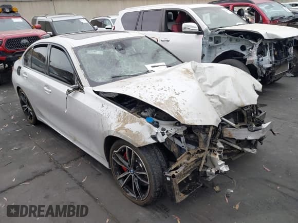 ✅ 2024 BMW 3 Series 330i xDrive • VIN: 3MW89FF04R8E44758 • Лот: 42385944. Опубликован ранее на IAAI с пробегом Не указан. Бесплатный доступ к архиву аукционных продаж из США и подробный отчёт об истории автомобиля на DreamBid. Изображение 1.